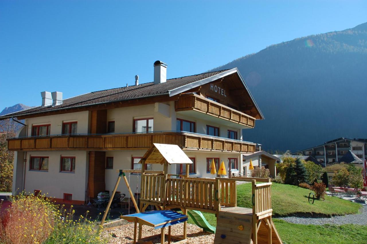 Hotel Panorama Elbigenalp Exterior foto