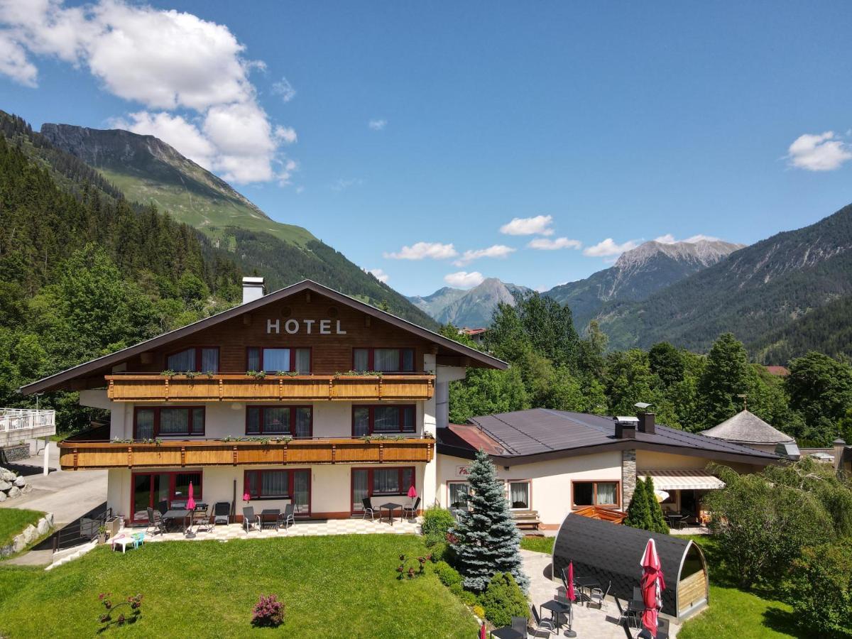 Hotel Panorama Elbigenalp Exterior foto