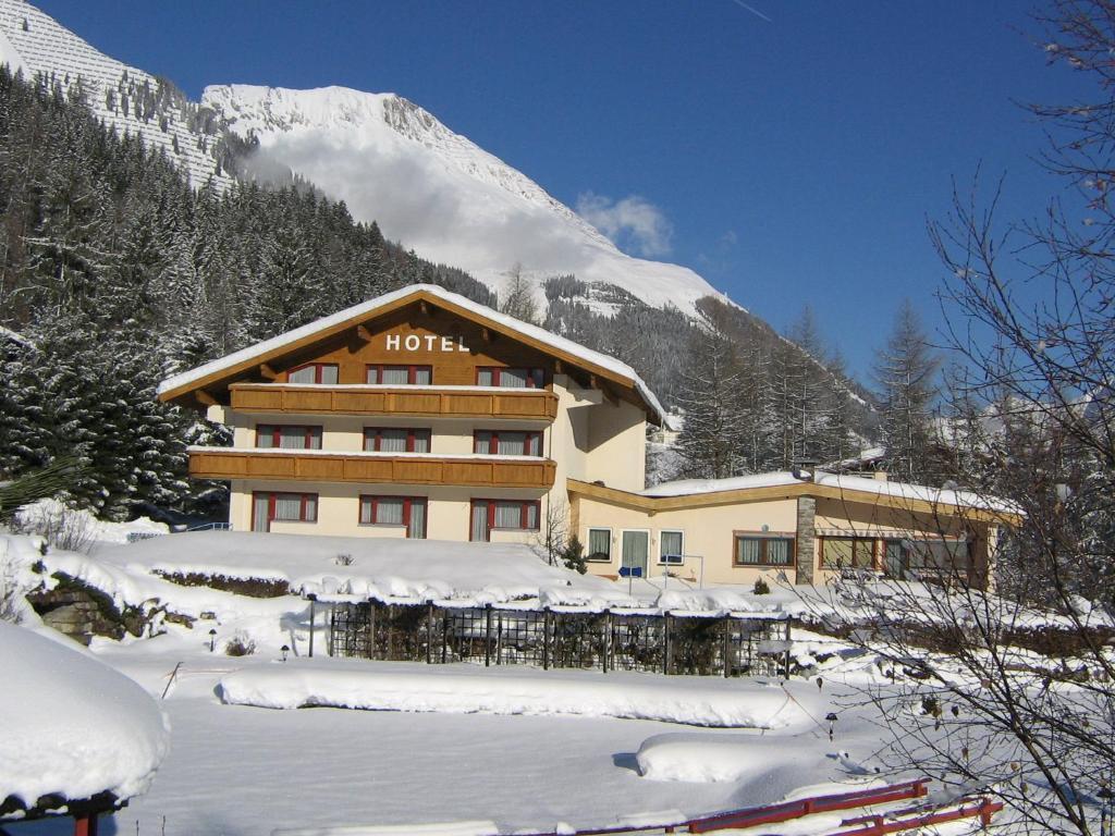 Hotel Panorama Elbigenalp Exterior foto