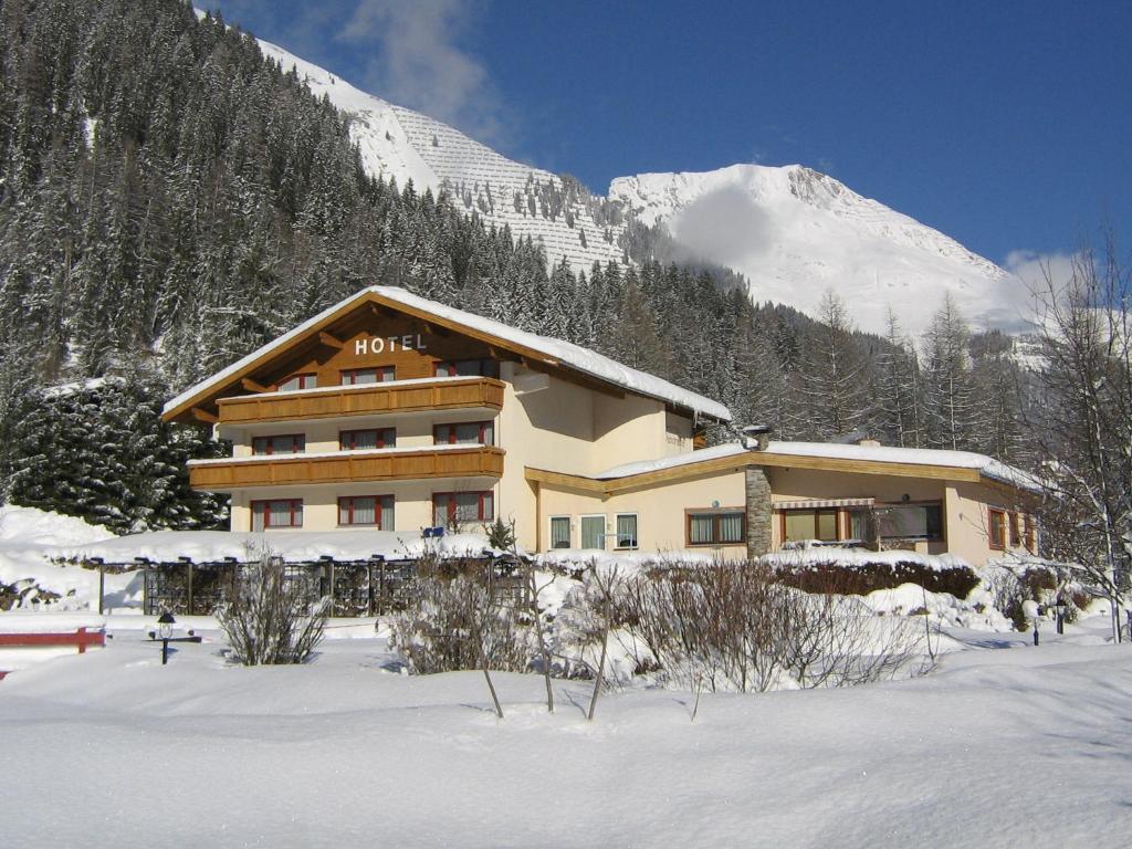 Hotel Panorama Elbigenalp Exterior foto