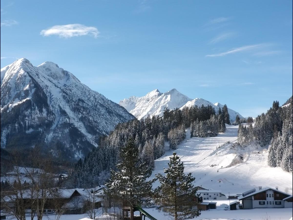 Hotel Panorama Elbigenalp Exterior foto